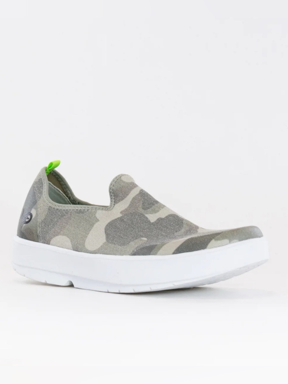 OOFOS Eezee Camo Shoe
Size 6